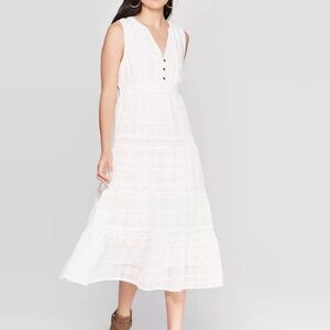 Sleeveless White Tiered Maxi Dress with V-Neck